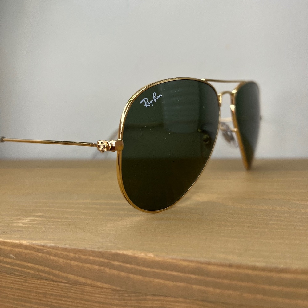 Ray-Ban Aviator classic Sunglasses in gold. - Picture 4 of 9